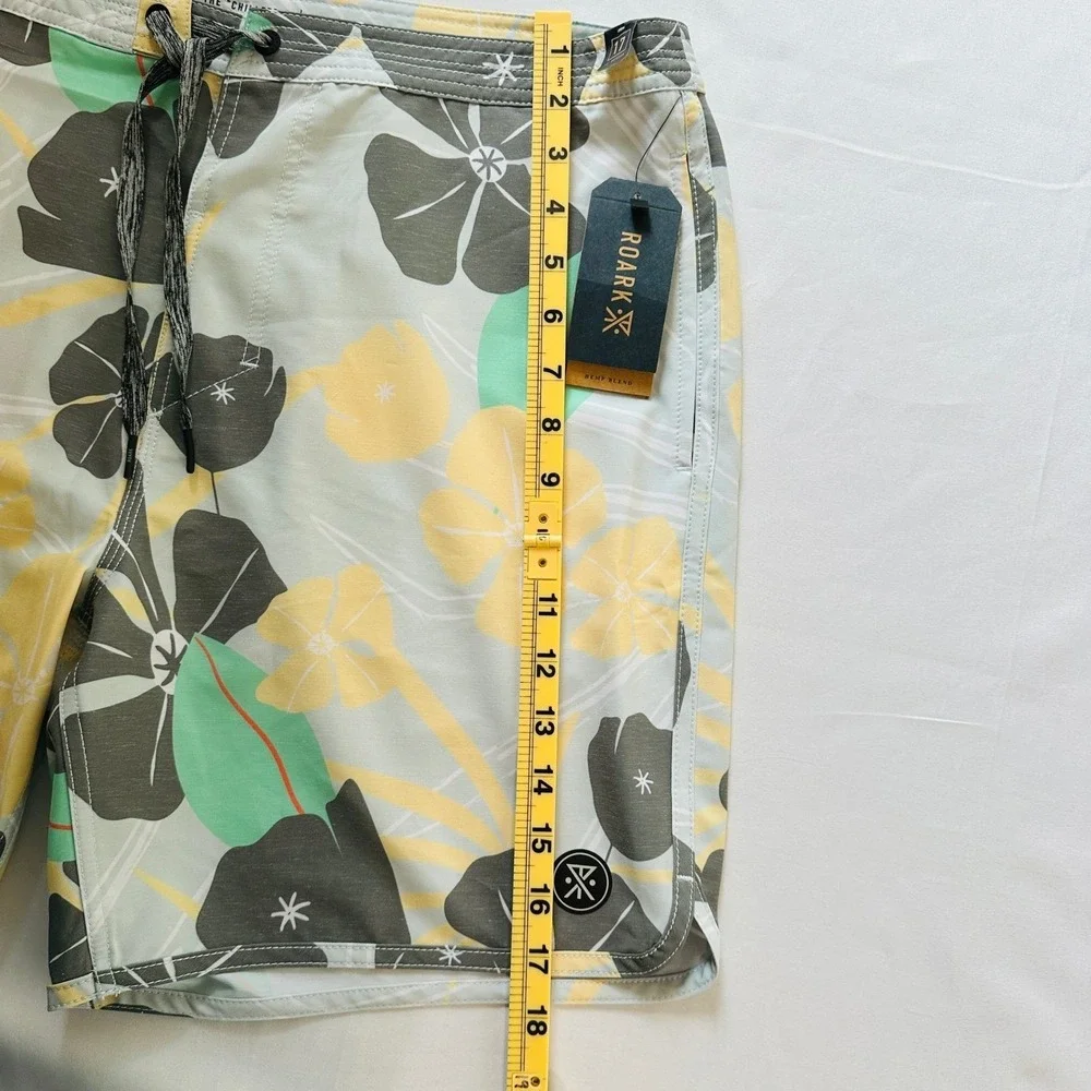 NWT ROARK Revival The Chiller Board Shorts Floral Print Mens 34‎ Vacation Resort